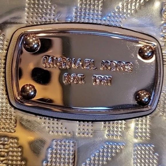 MICHAEL KORS GOLD METALLIC WRISTLET - Picture 5 of 6